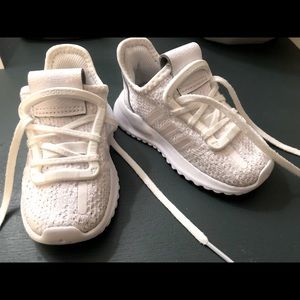 Toddler Girls Adidas size 6K